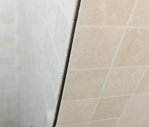 顺昌瓷砖空鼓维修公司分享阳台瓷砖脱落的修复过程可以分为以下几个步骤